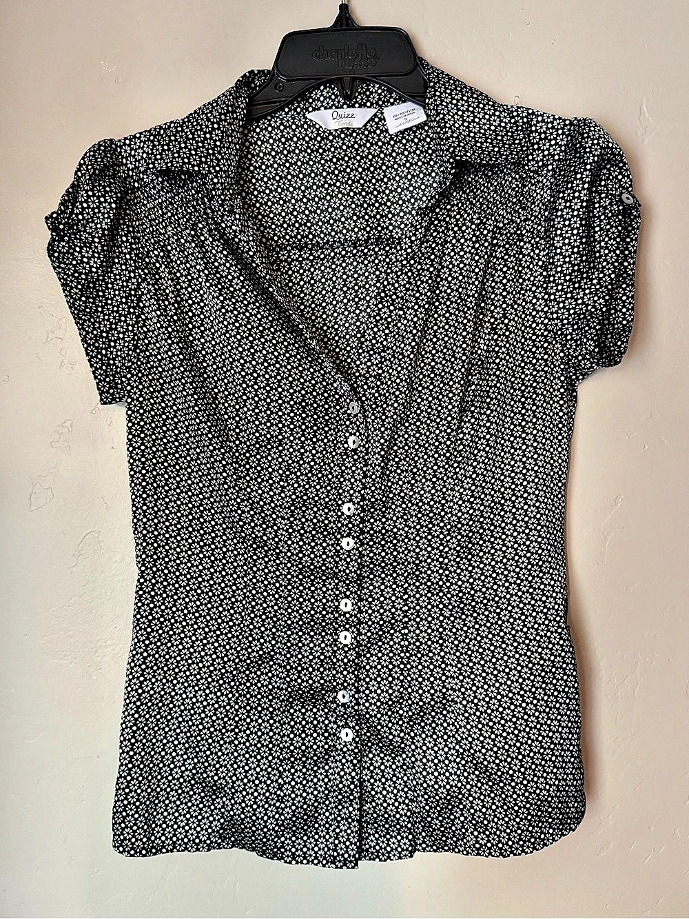 Quizz Trends Floral Top in Black & White Size Small